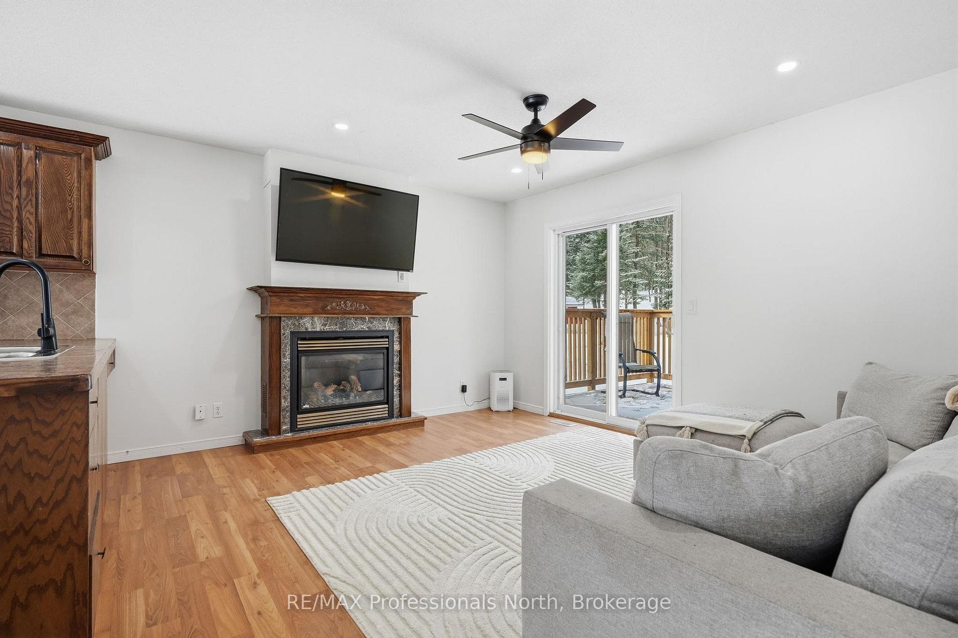 1036 Post Road photo 14