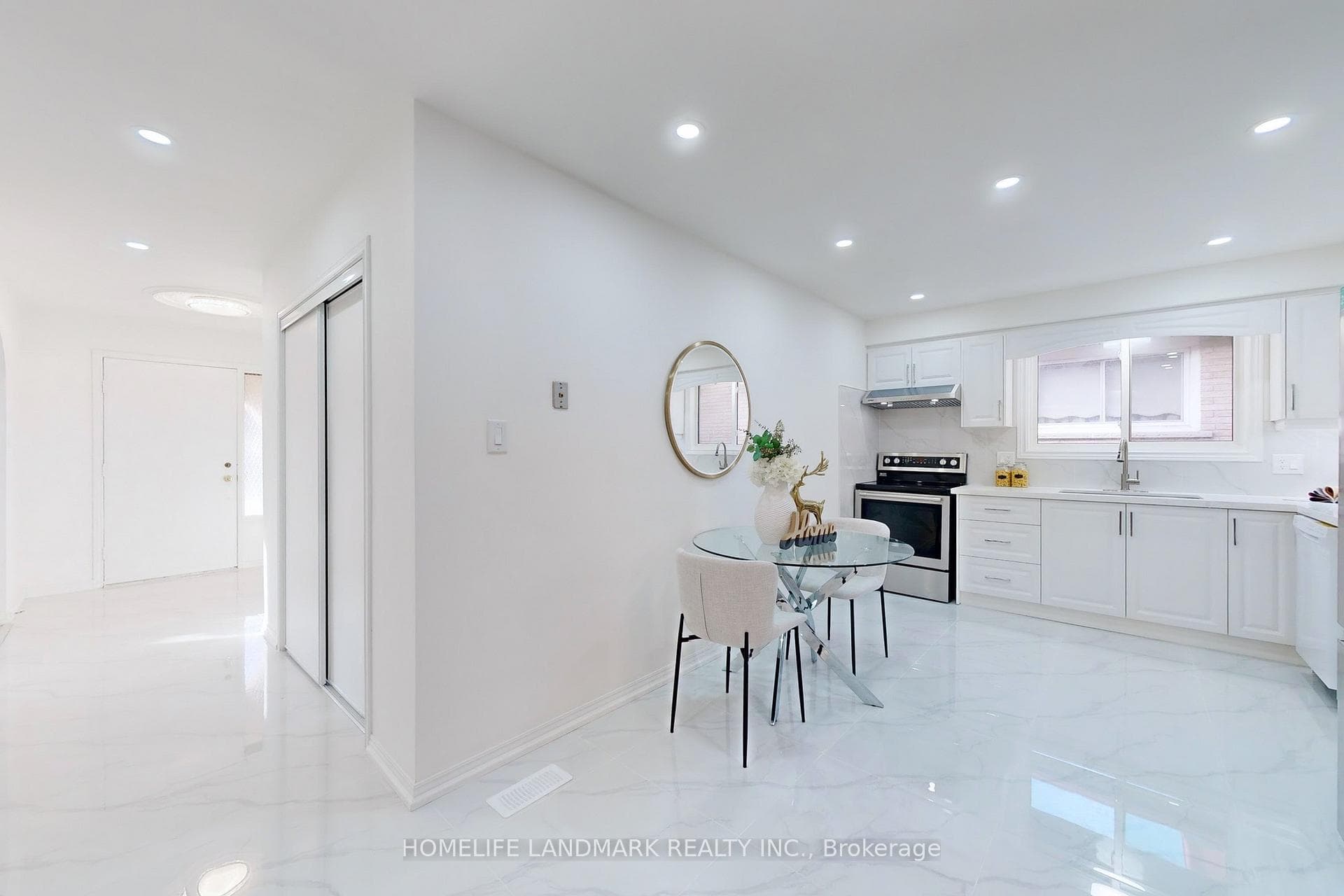552 Queen Victoria Drive photo 12
