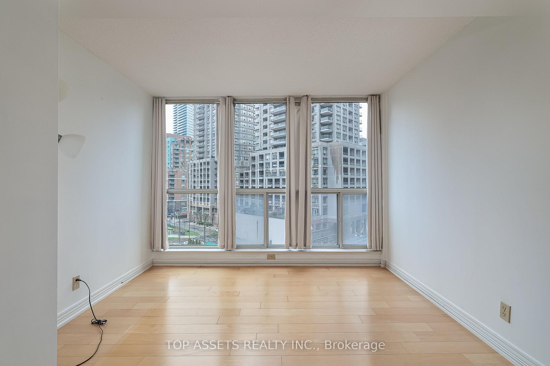 24 Wellesley Street Unit 614 photo 6