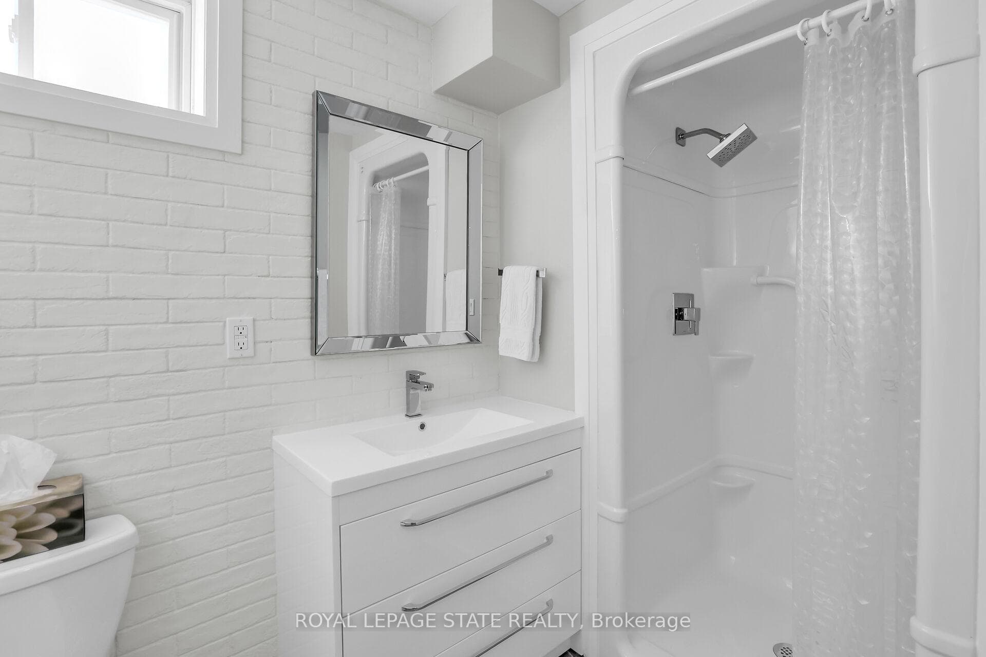 26A Baker Road photo 32