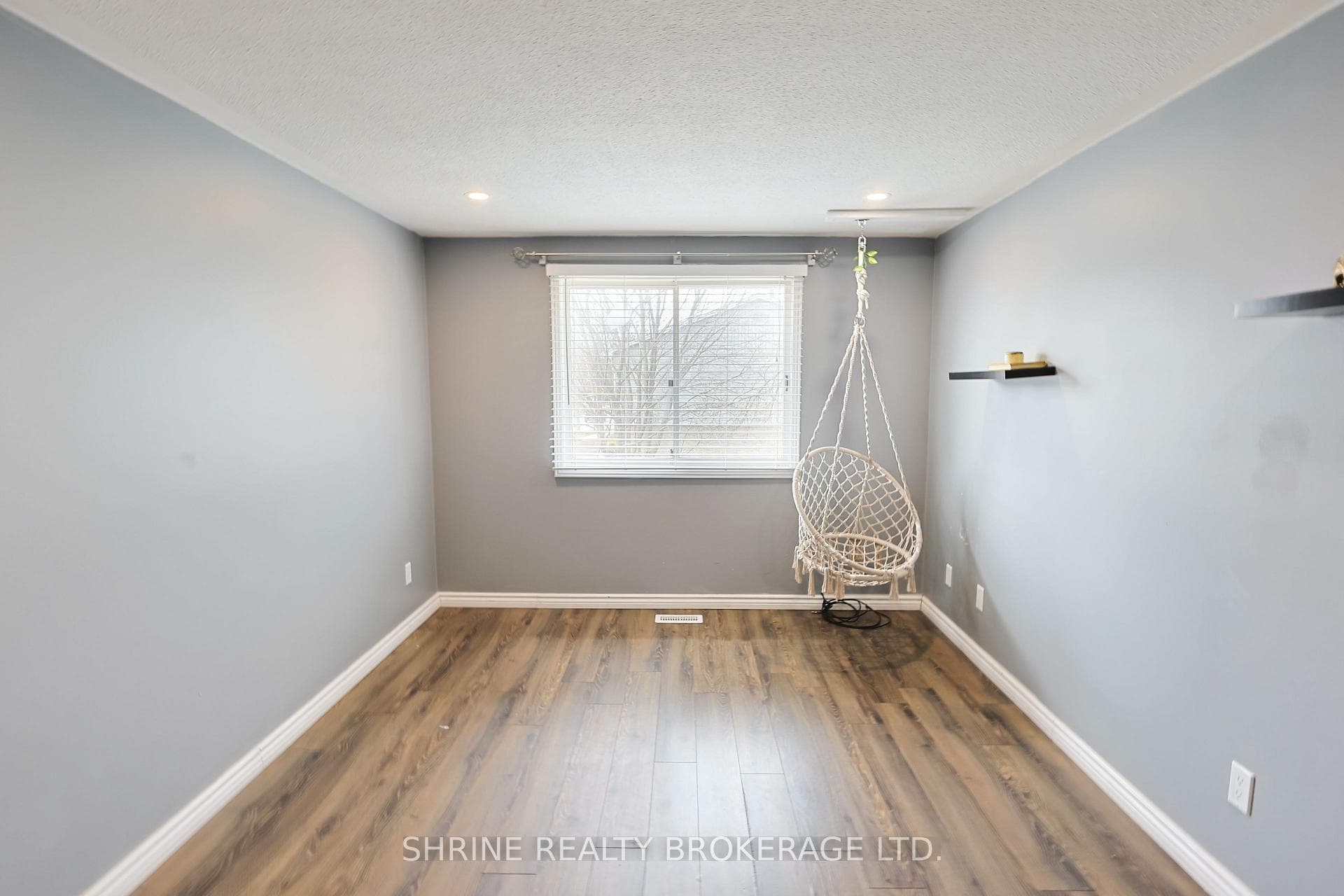 122 Andover Drive photo 22