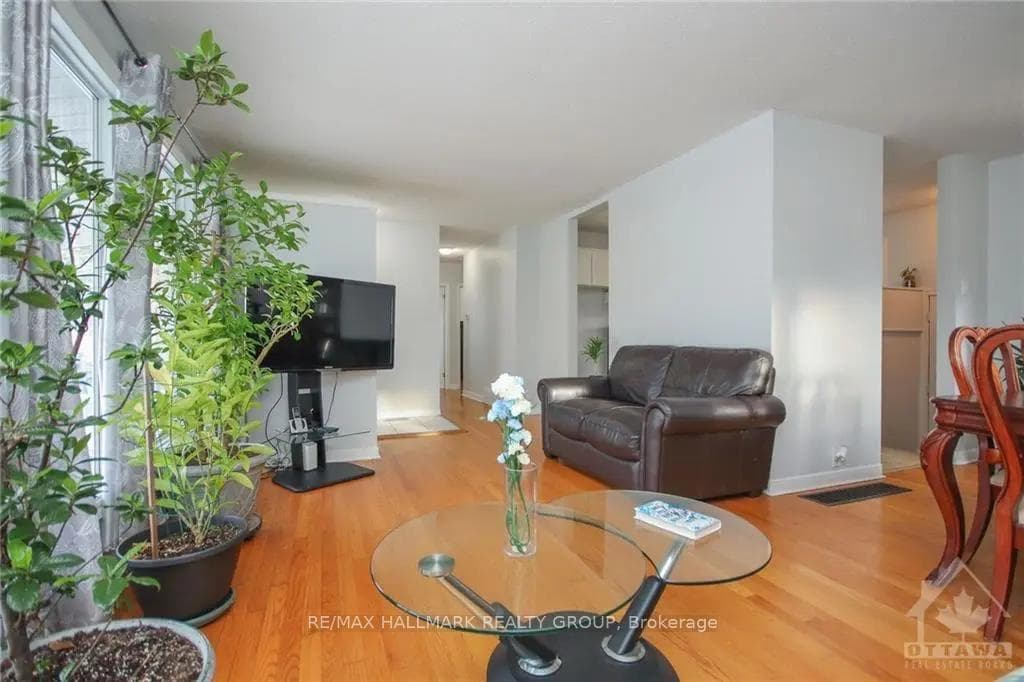 45 Hilliard Avenue photo 25