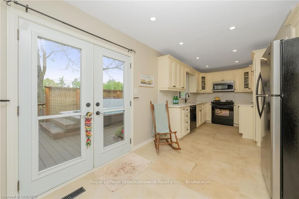 28 GARDINER Drive photo 12