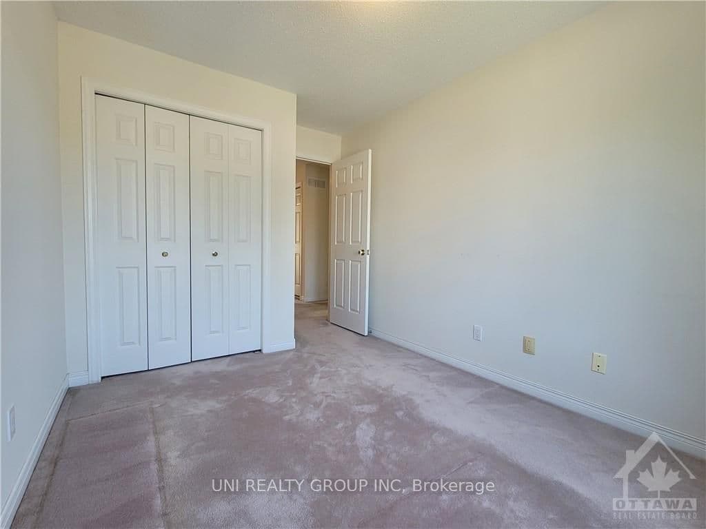 96 WESTPOINTE Crescent photo 15