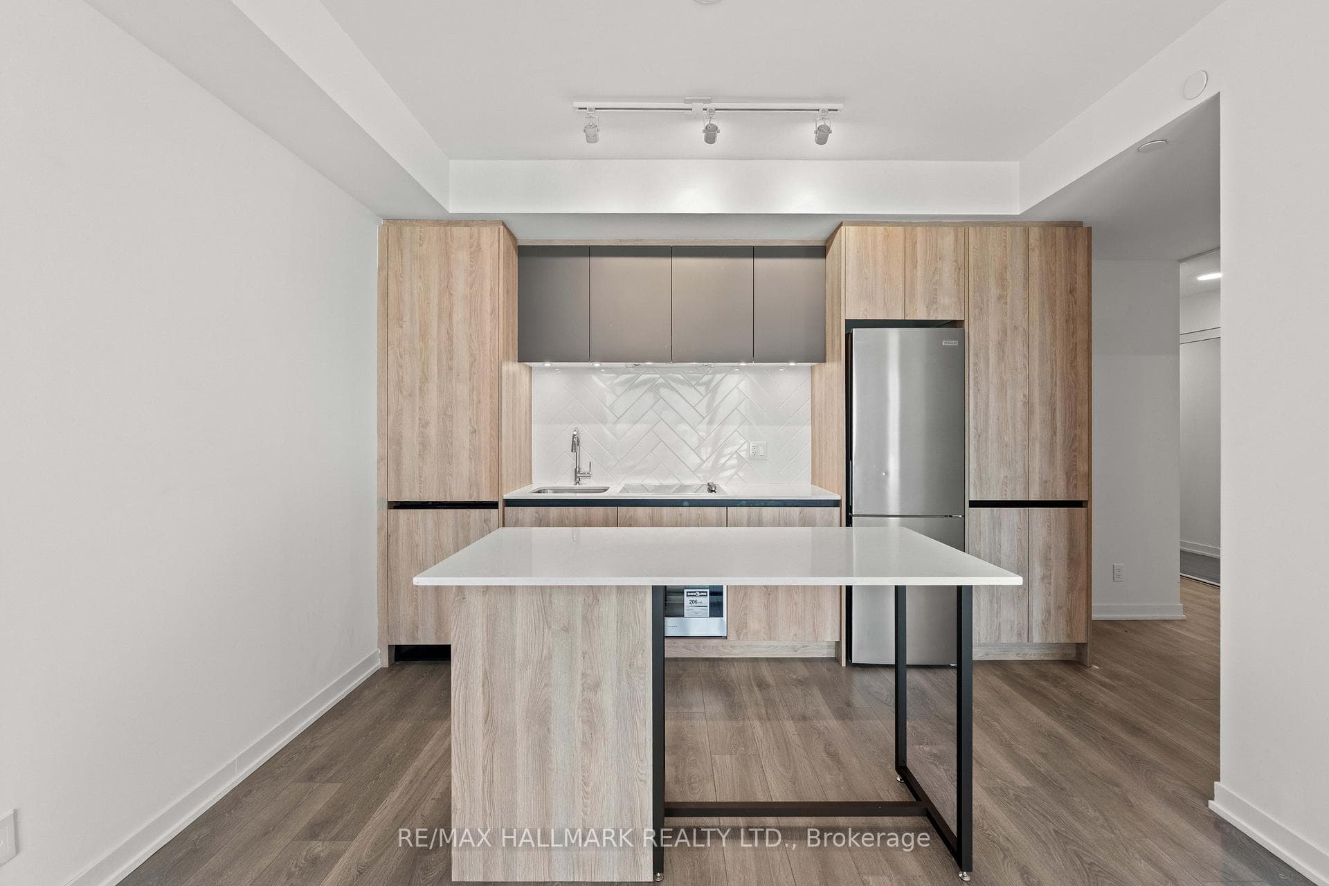 Kitchen W S/S Appliances, Quartz Counters,& Island
