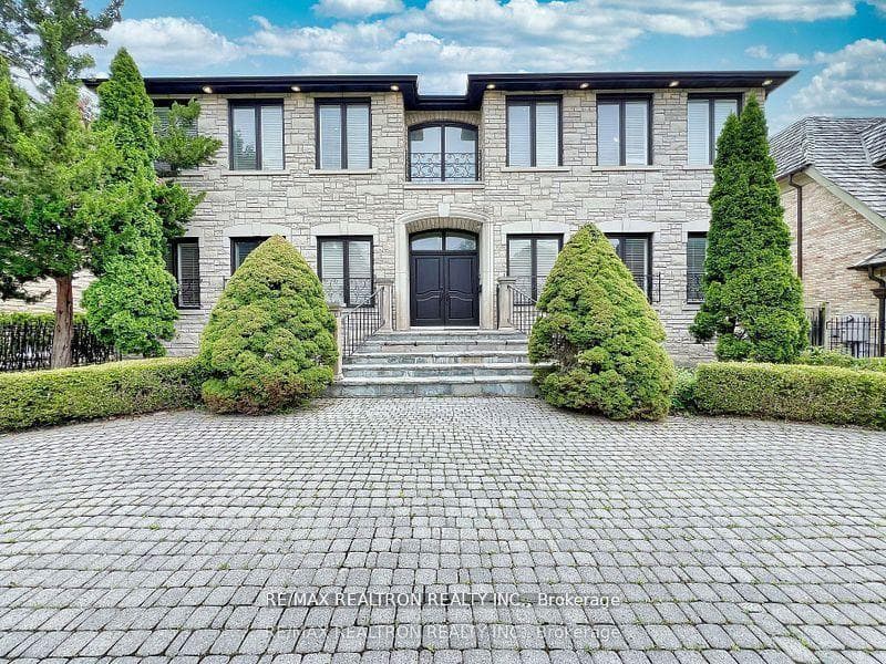 61 Arjay Crescent photo 1