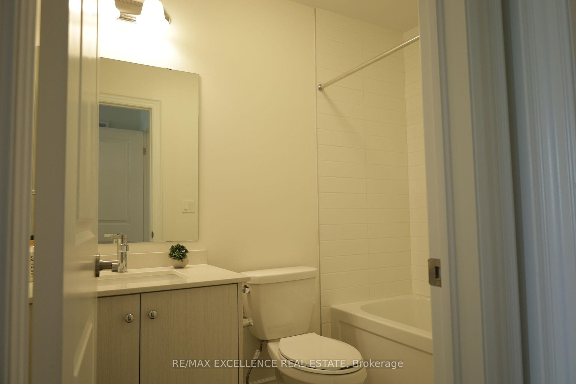 102 Bermondsey Way photo 40