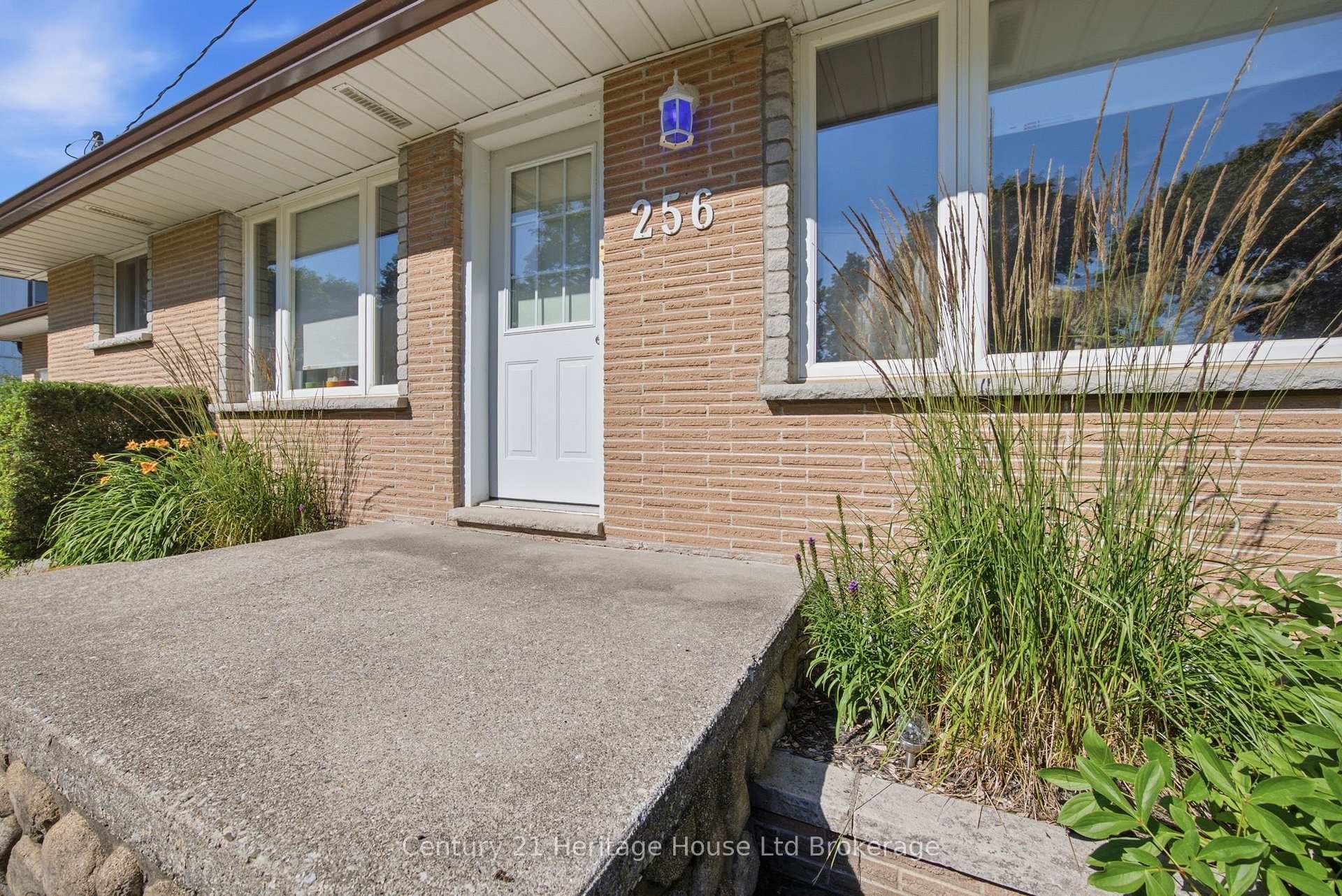 256 Markwell Street photo 3
