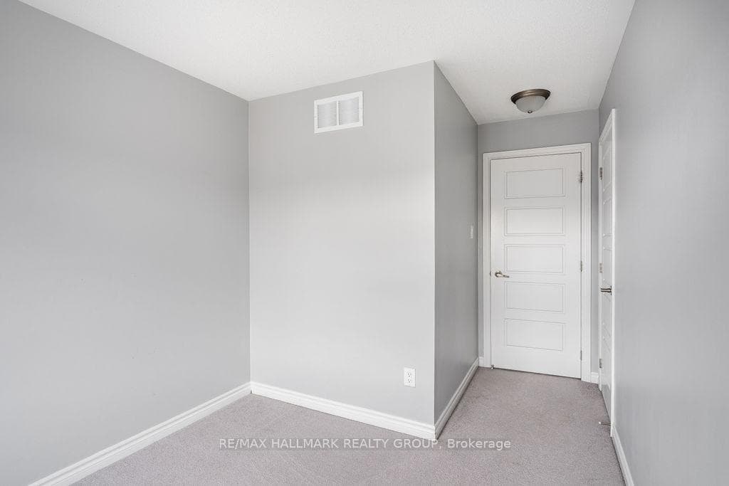 502 Coldwater Crescent photo 34