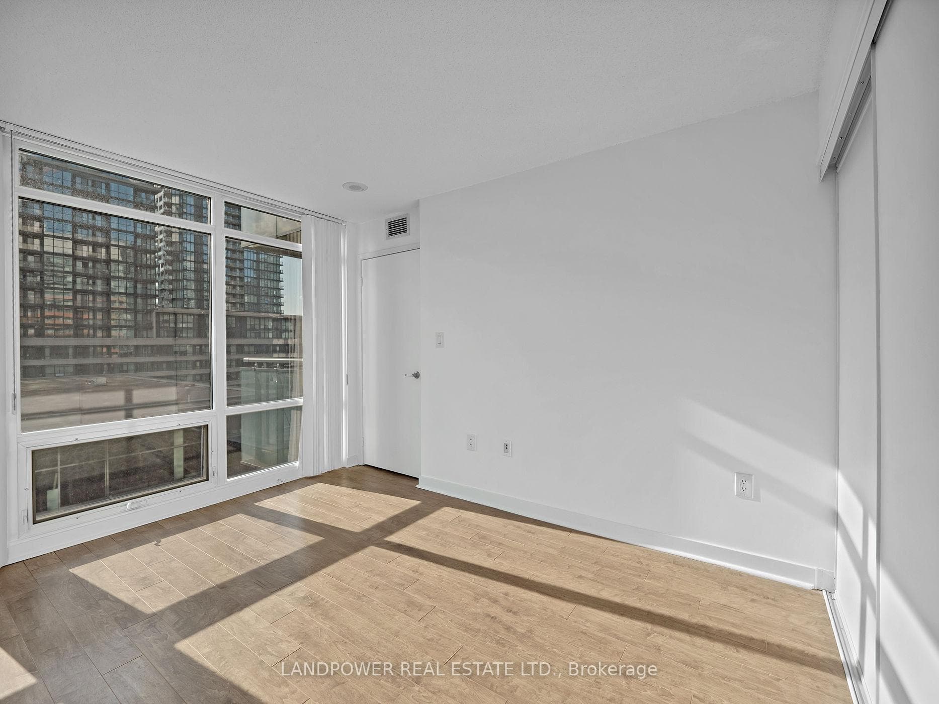 4K Spadina Avenue Unit 720 photo 14