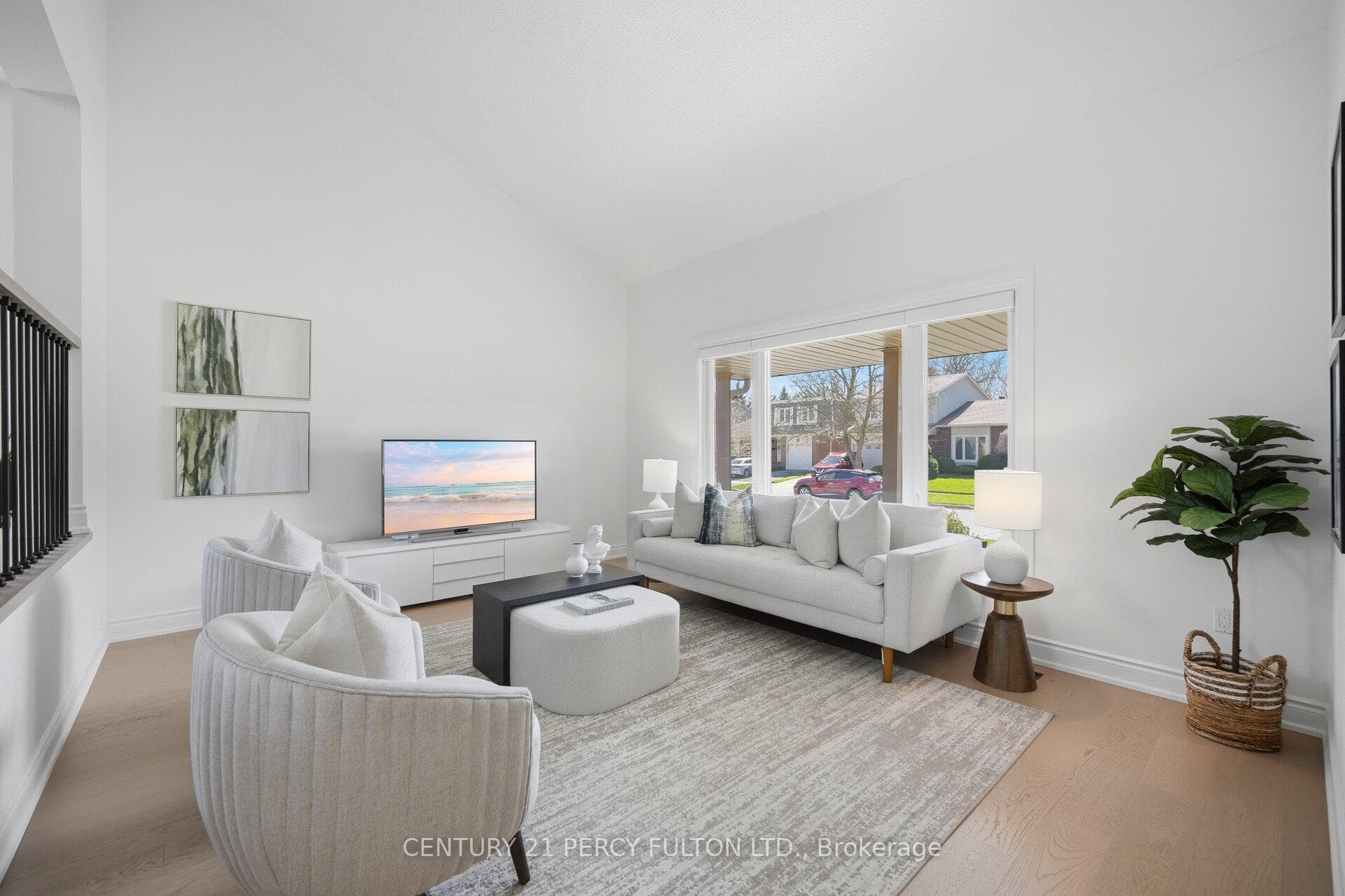 1825 Bronte Square photo 5