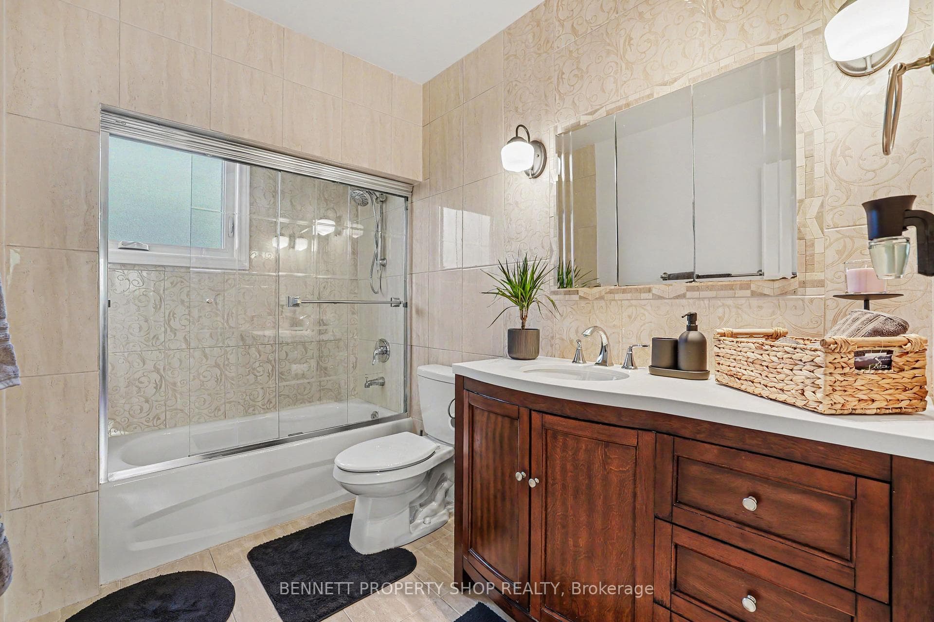 2736 Stone Crescent photo 8