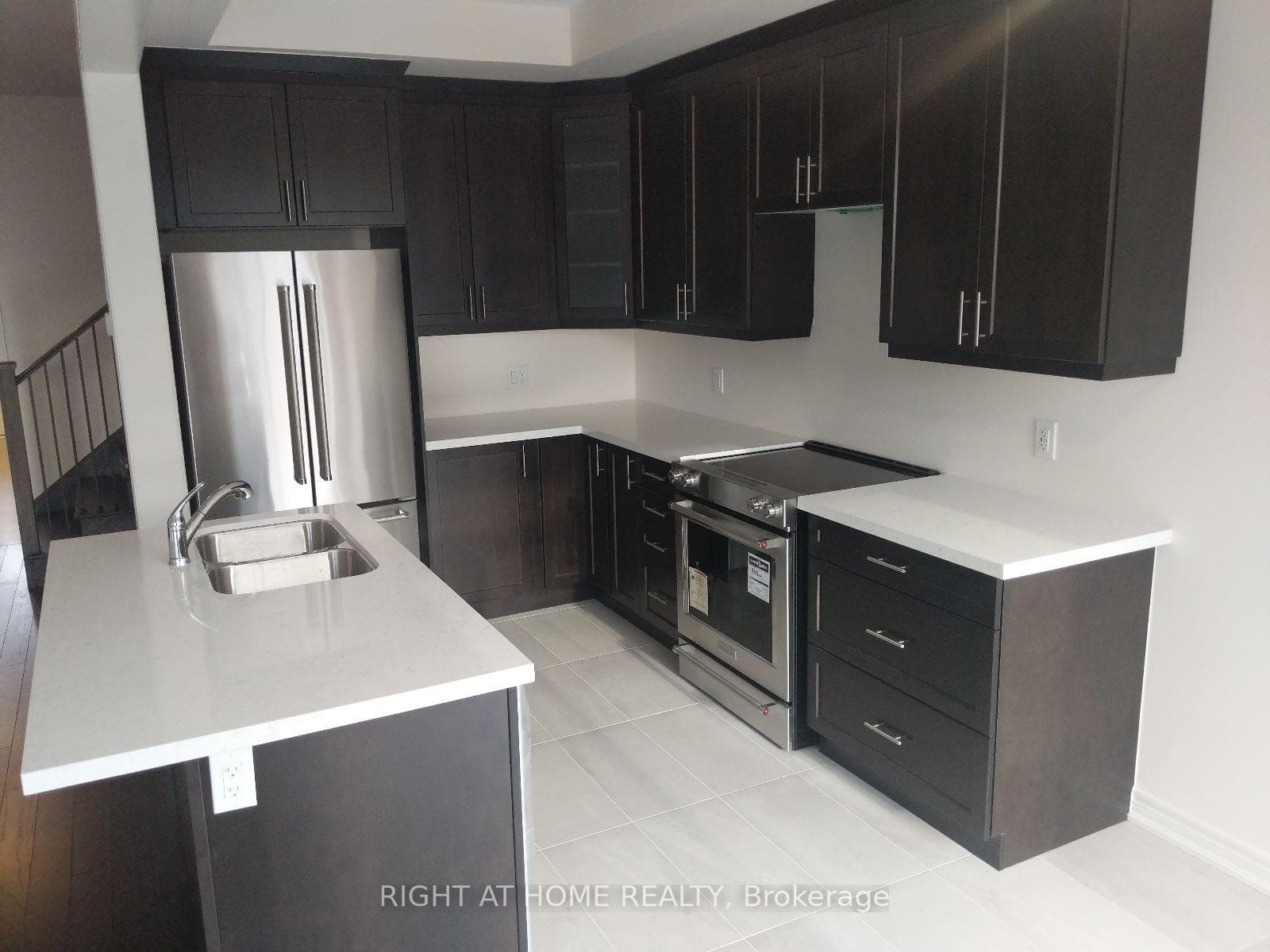 323 Raymond Road photo 4