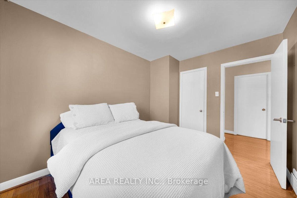 37 Marcia Avenue photo 16