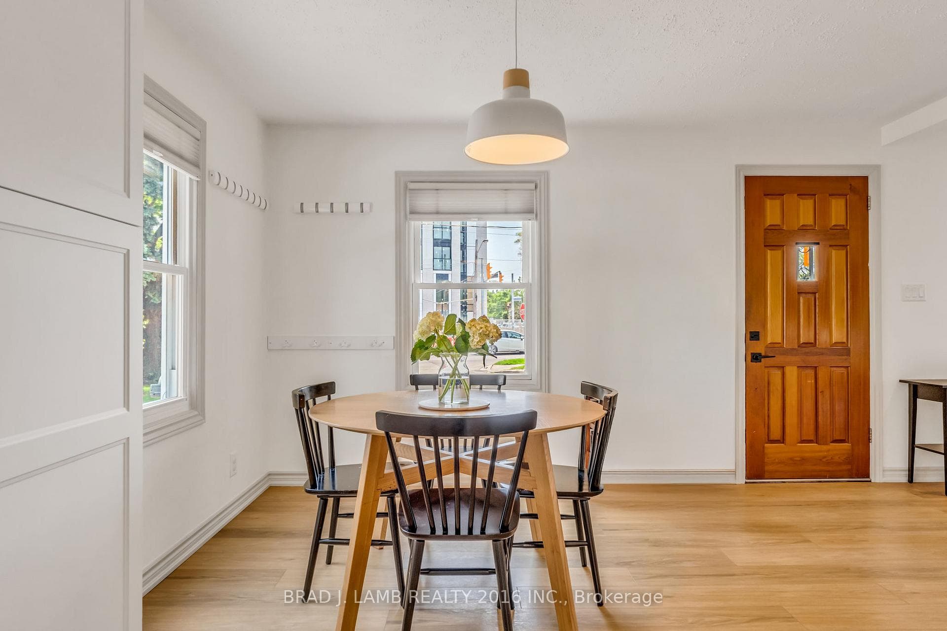 794 The Queensway N/A photo 3