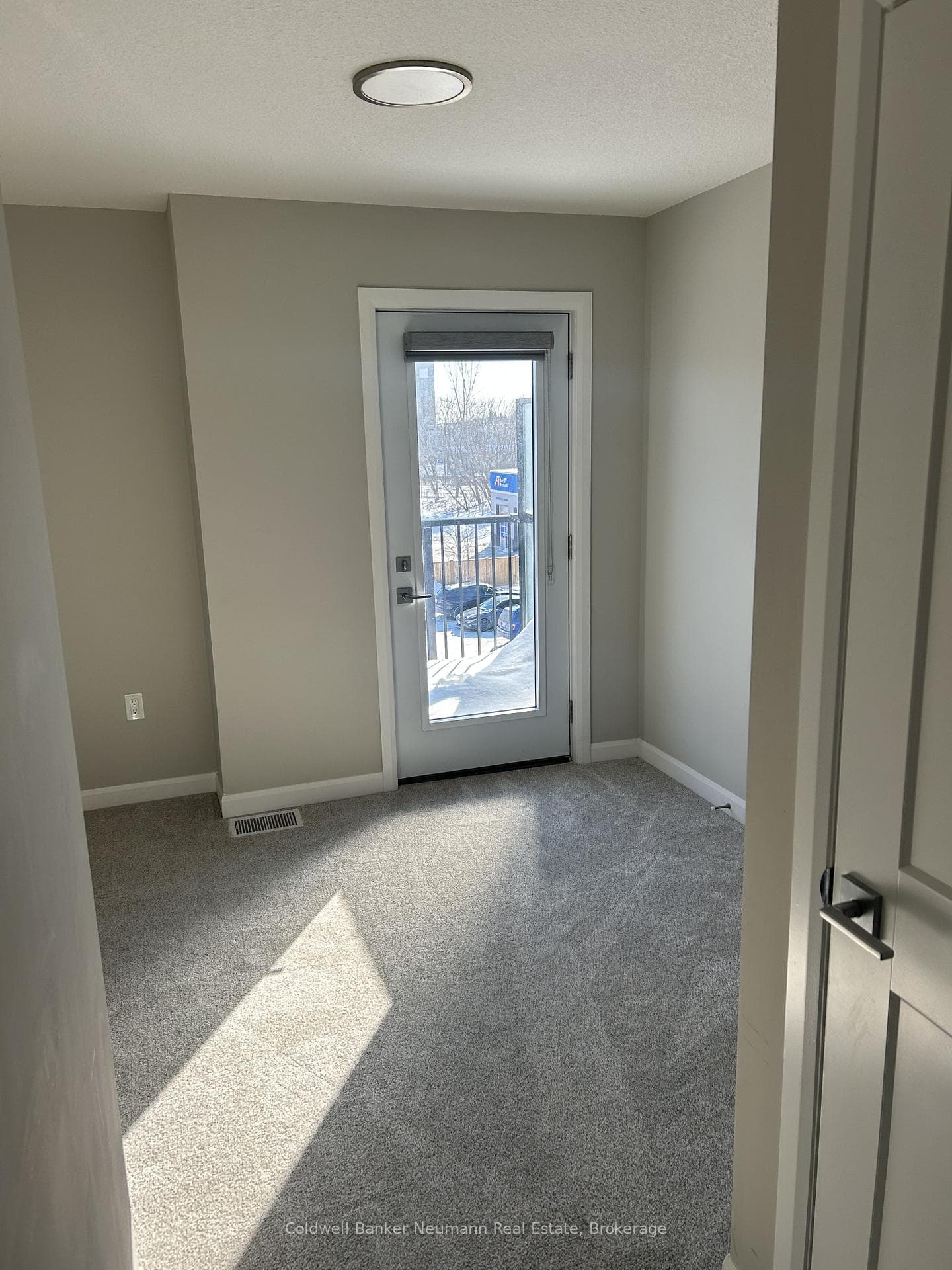 708 Woolwich Street Unit 406 photo 10