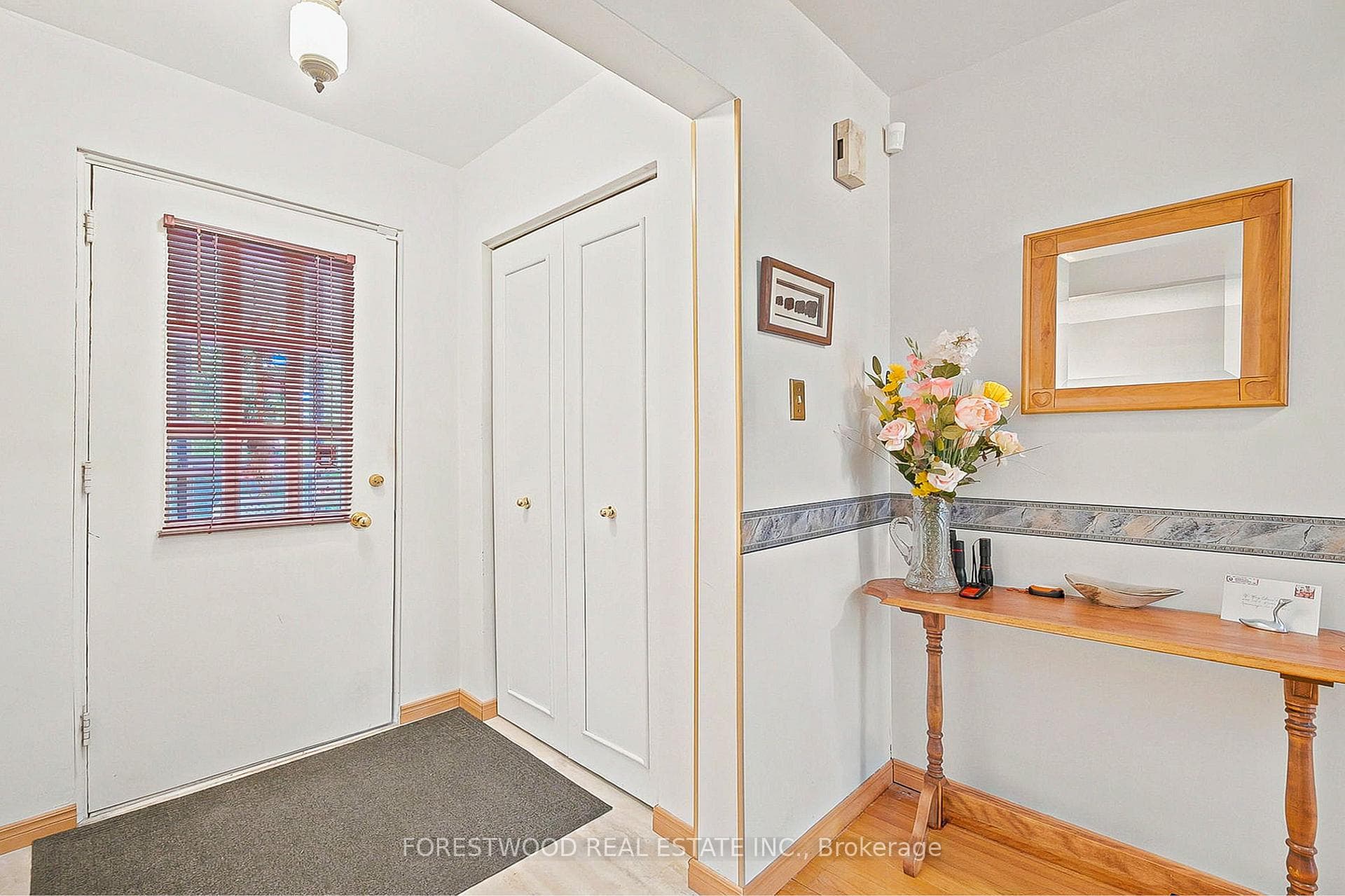 523 Hyacinthe Boulevard photo 35