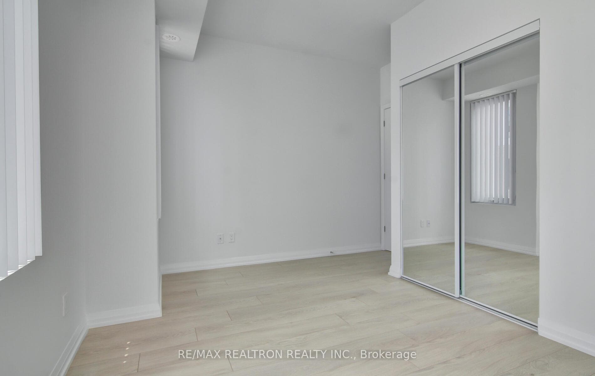 1050 Portage Parkway Unit TH40 photo 15