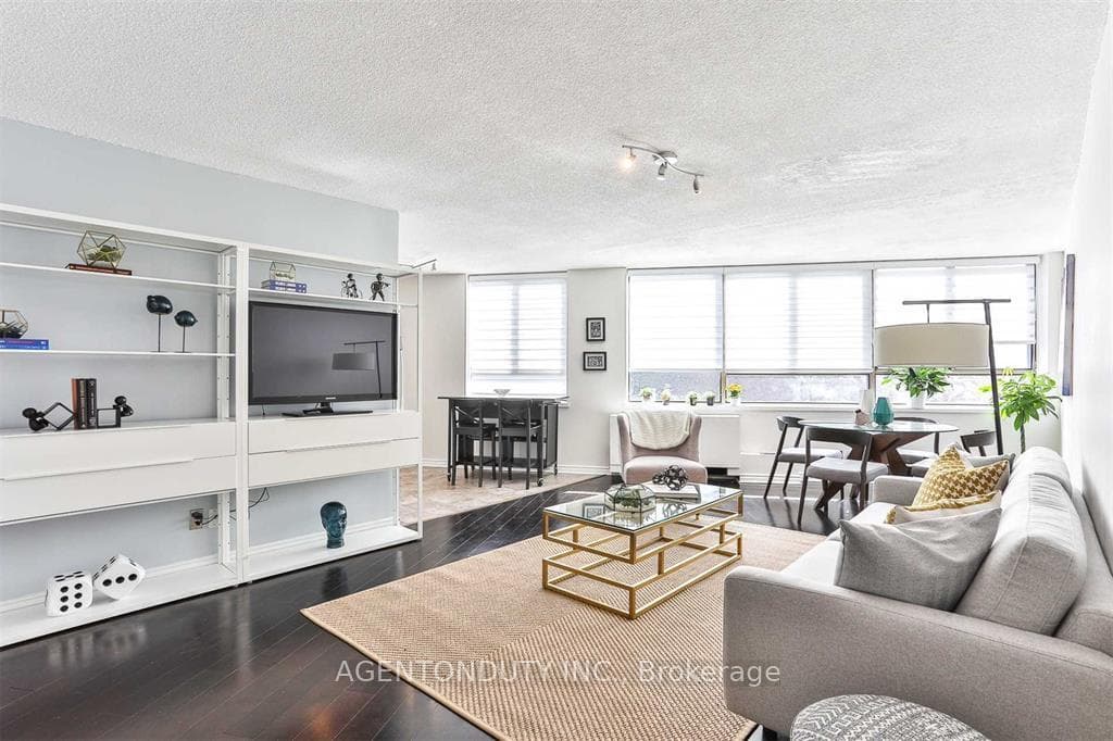 250 Queens Quay Unit 206 photo 2