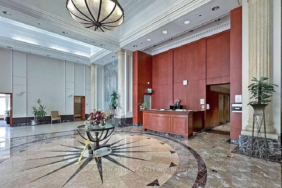 8 Lee Centre Drive Unit 2003 photo 12