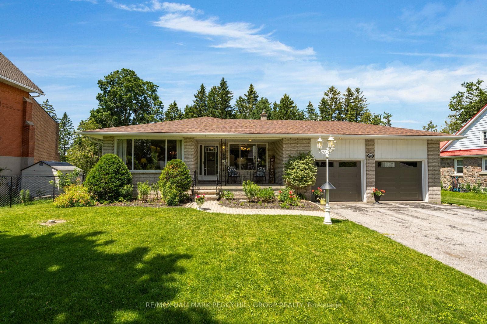2222 Victoria Street photo 1