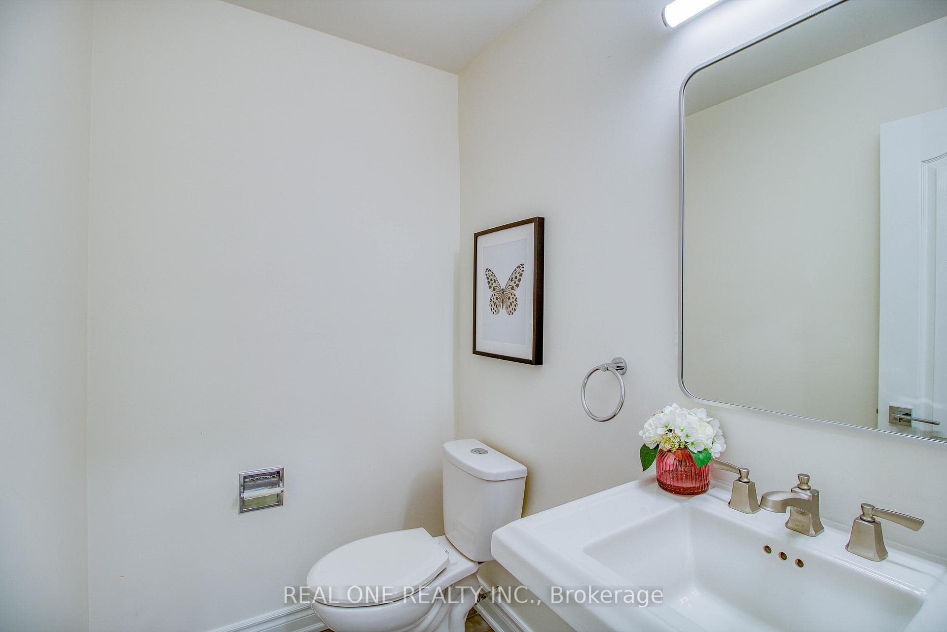 32 Charlton Avenue photo 17