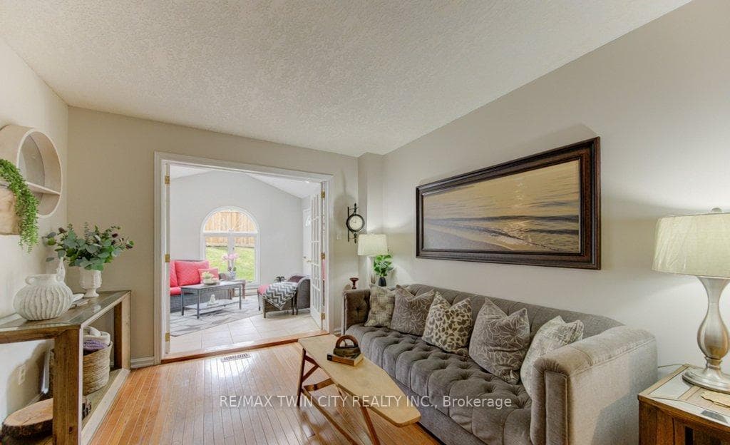 15 Deerwood Crescent photo 7