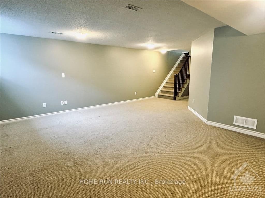 424 GERRY LALONDE Drive photo 26