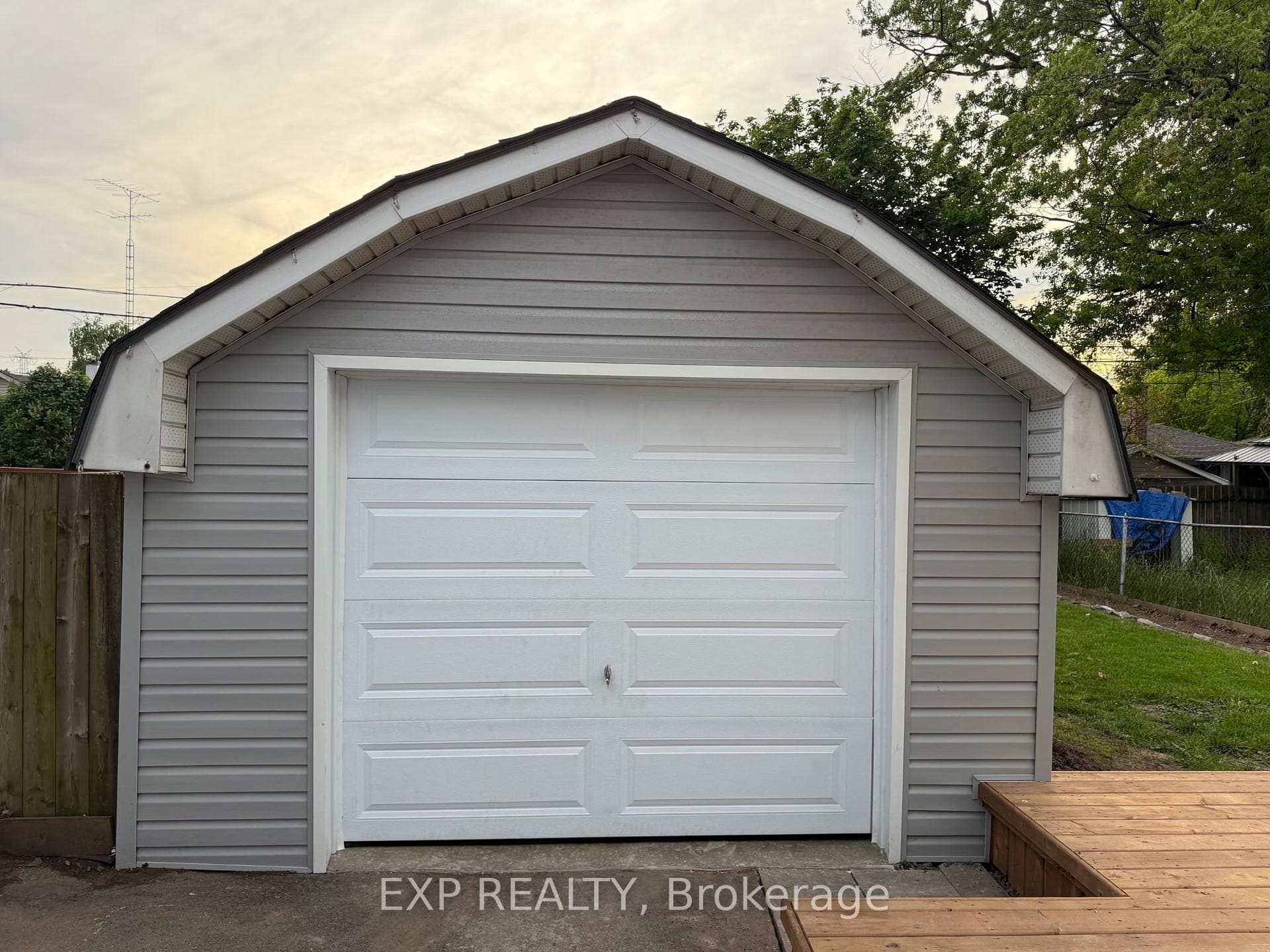 149 Ivon Avenue photo 42