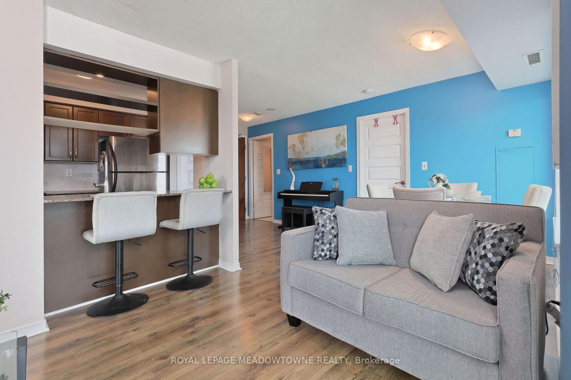 215 Queen Street Unit 603 photo 4