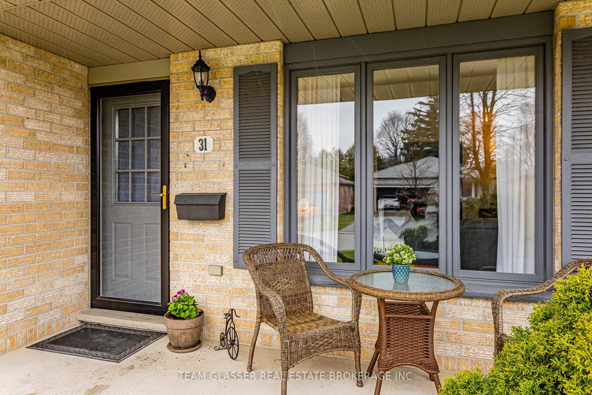 31 SHEPHERD Avenue photo 5
