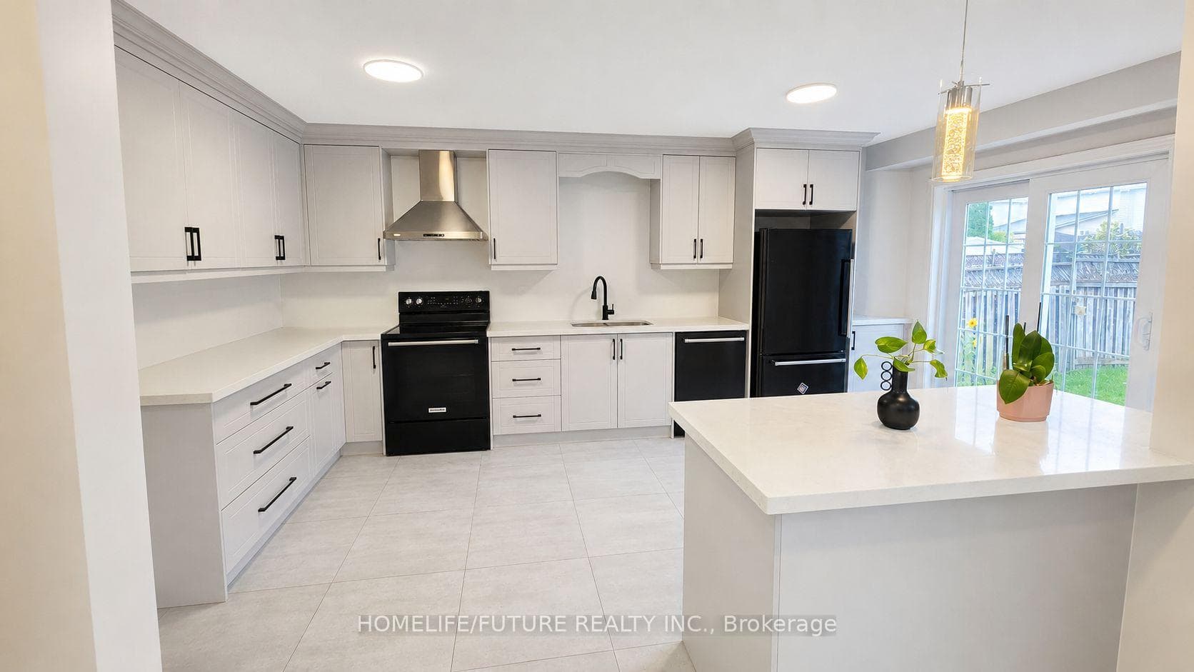 98 Guildwood Drive photo 5
