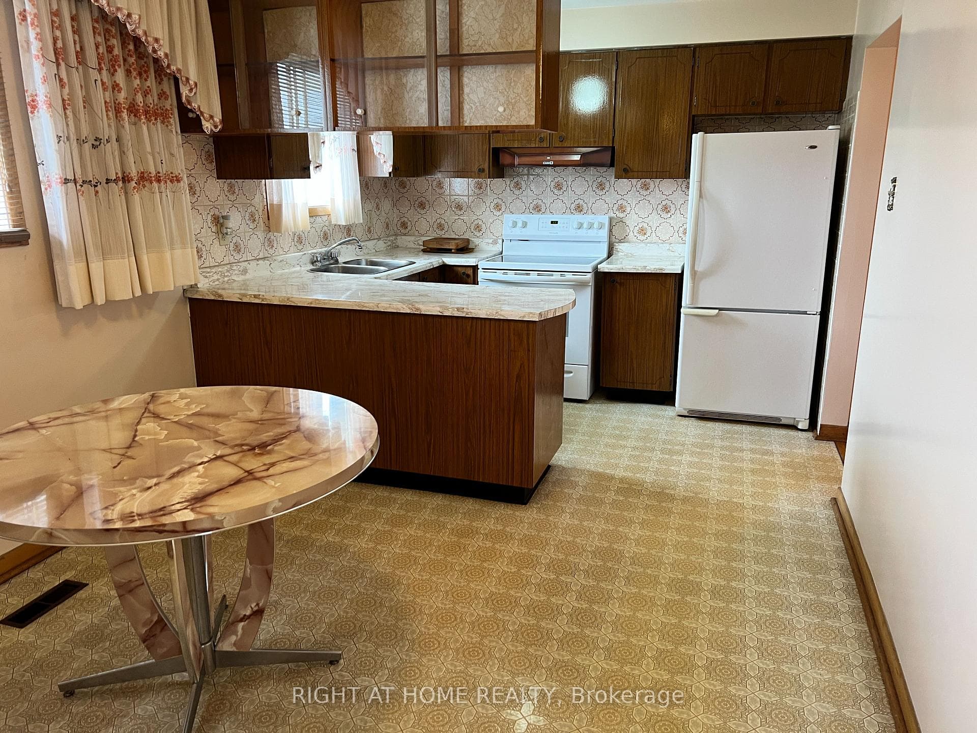 24 Paradelle Crescent photo 42