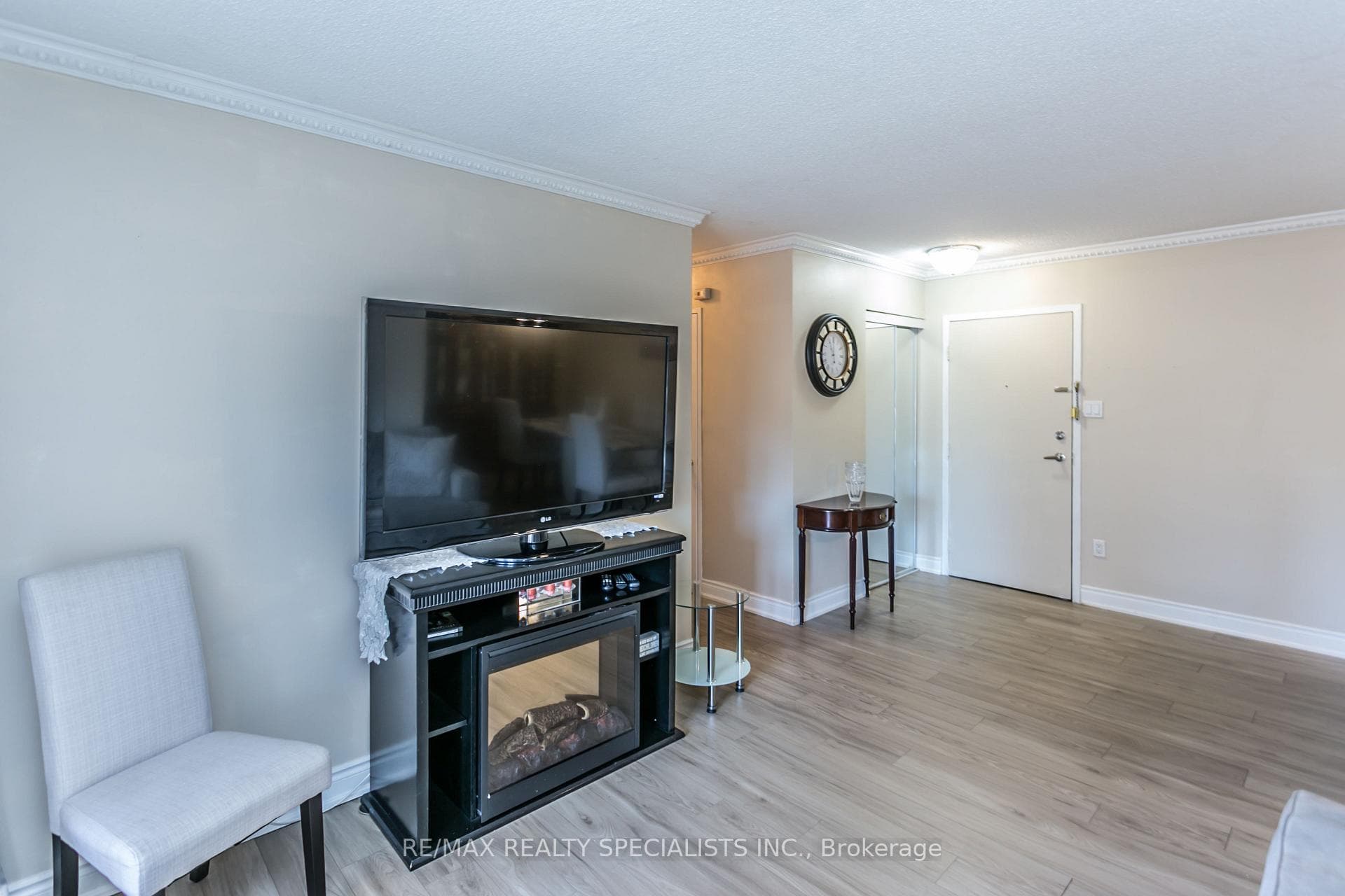 1615 Bloor Street Unit 206 photo 4