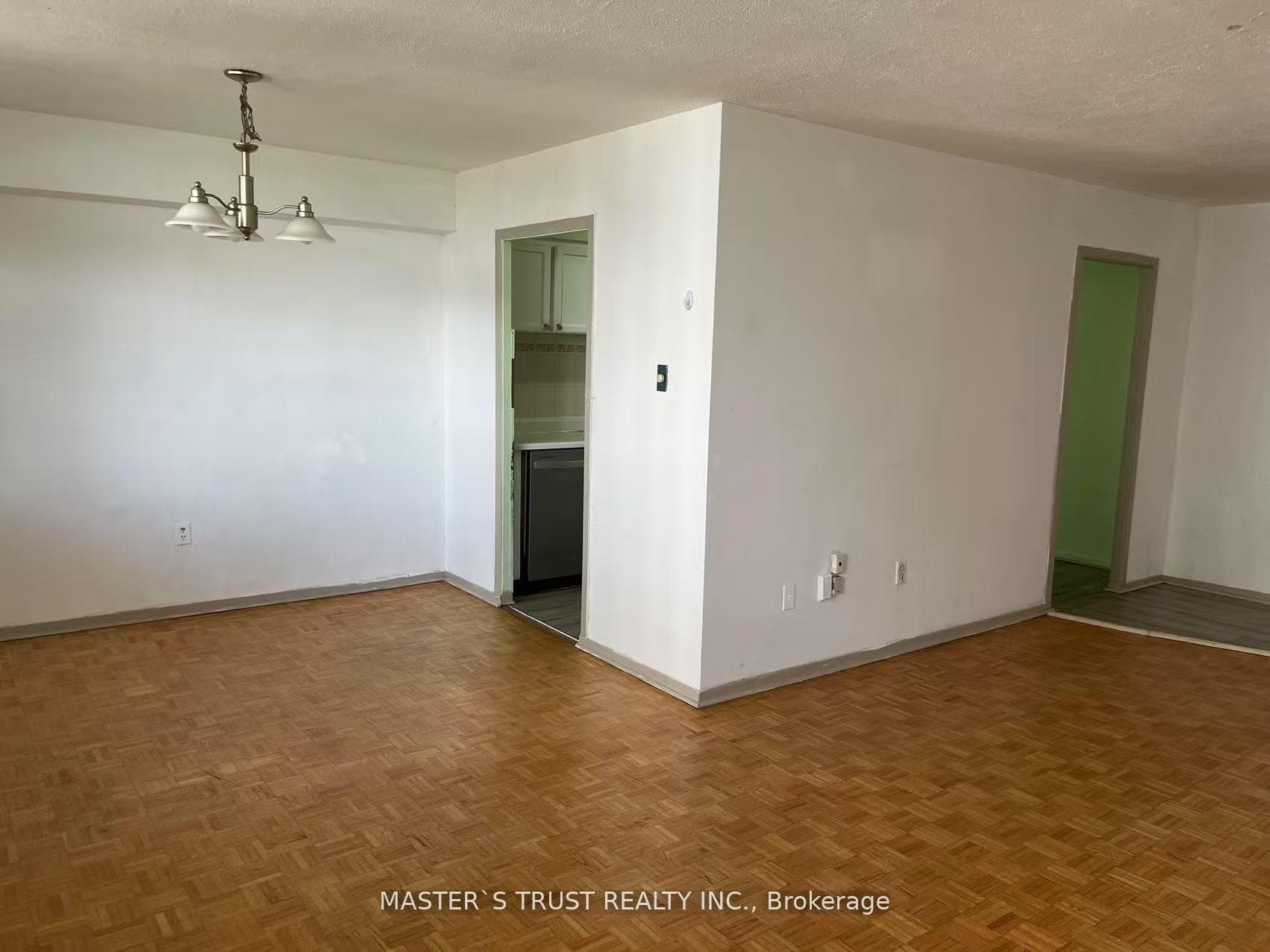 3420 Eglinton Avenue Unit 903 photo 10