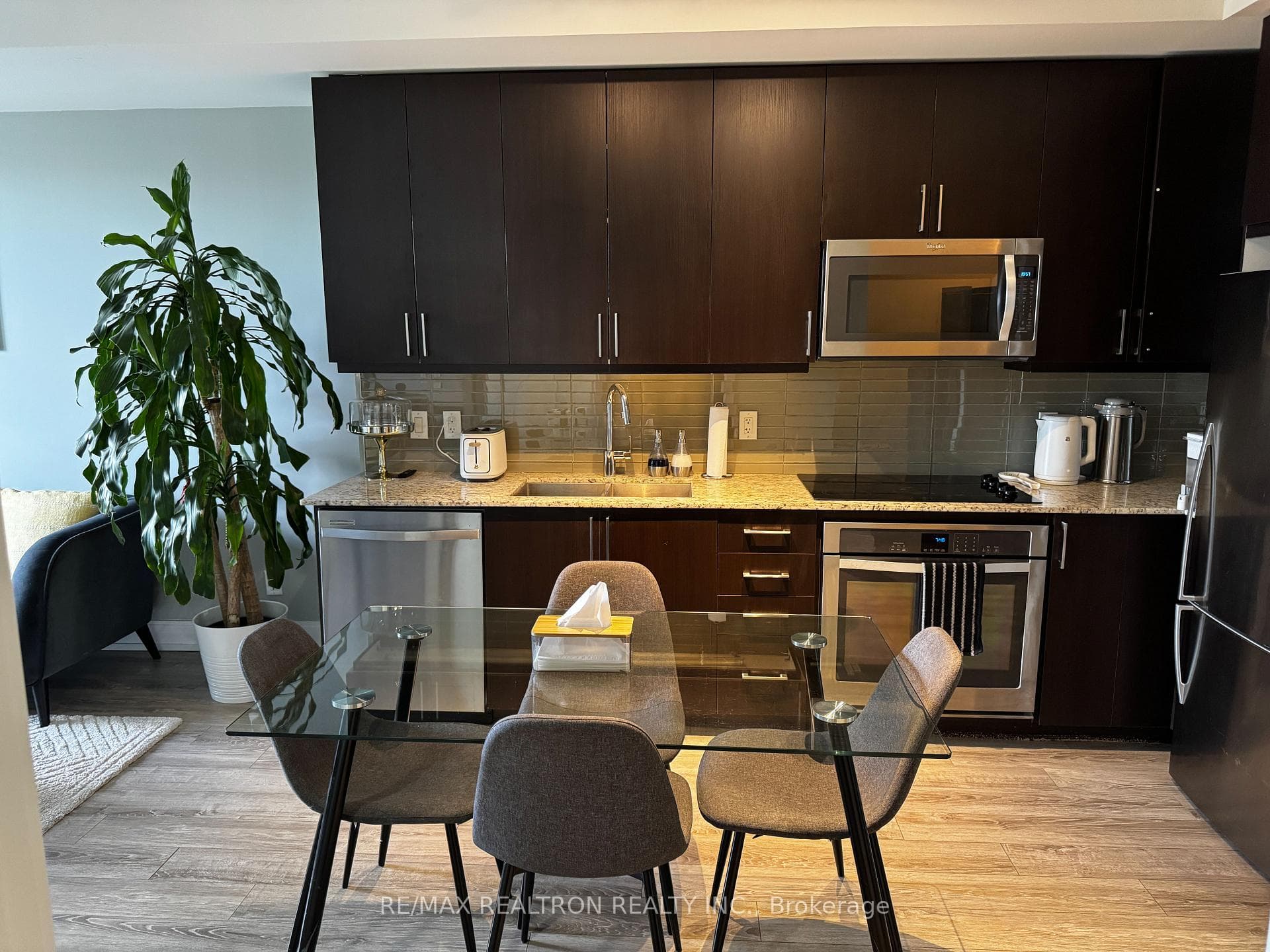 9608 Yonge Street Unit 710A photo 6