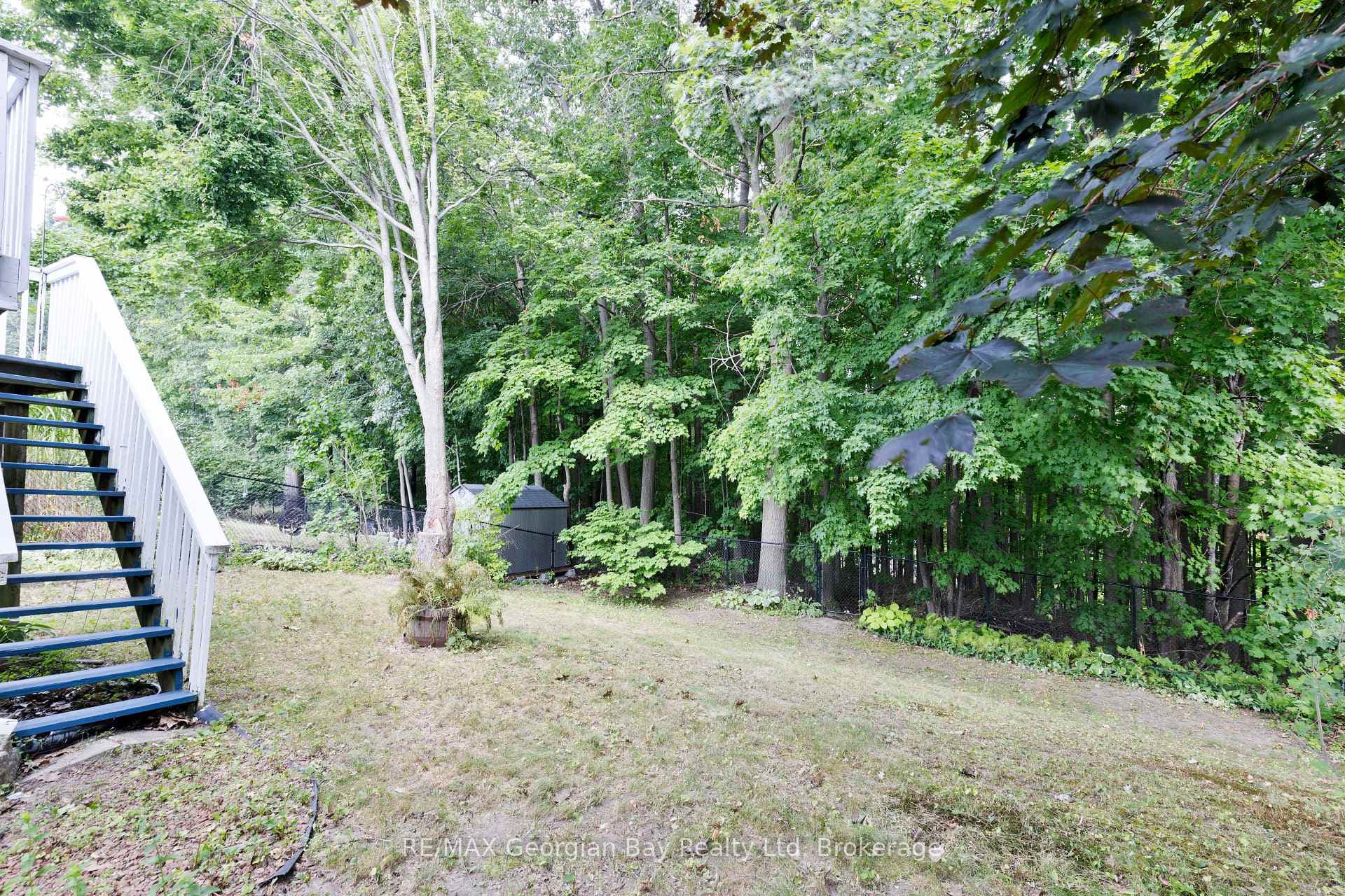 1057 Dina Crescent photo 30
