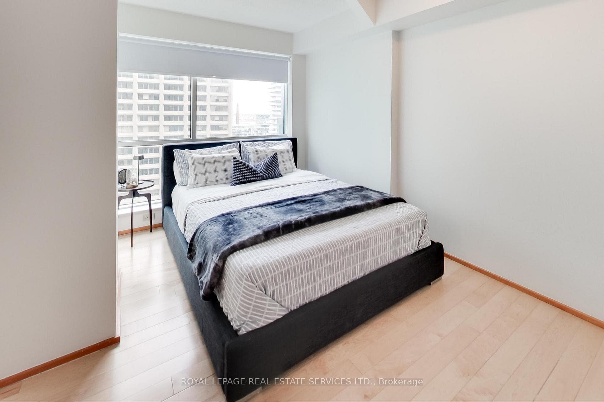 10 Queens Quay Unit 2012 photo 10