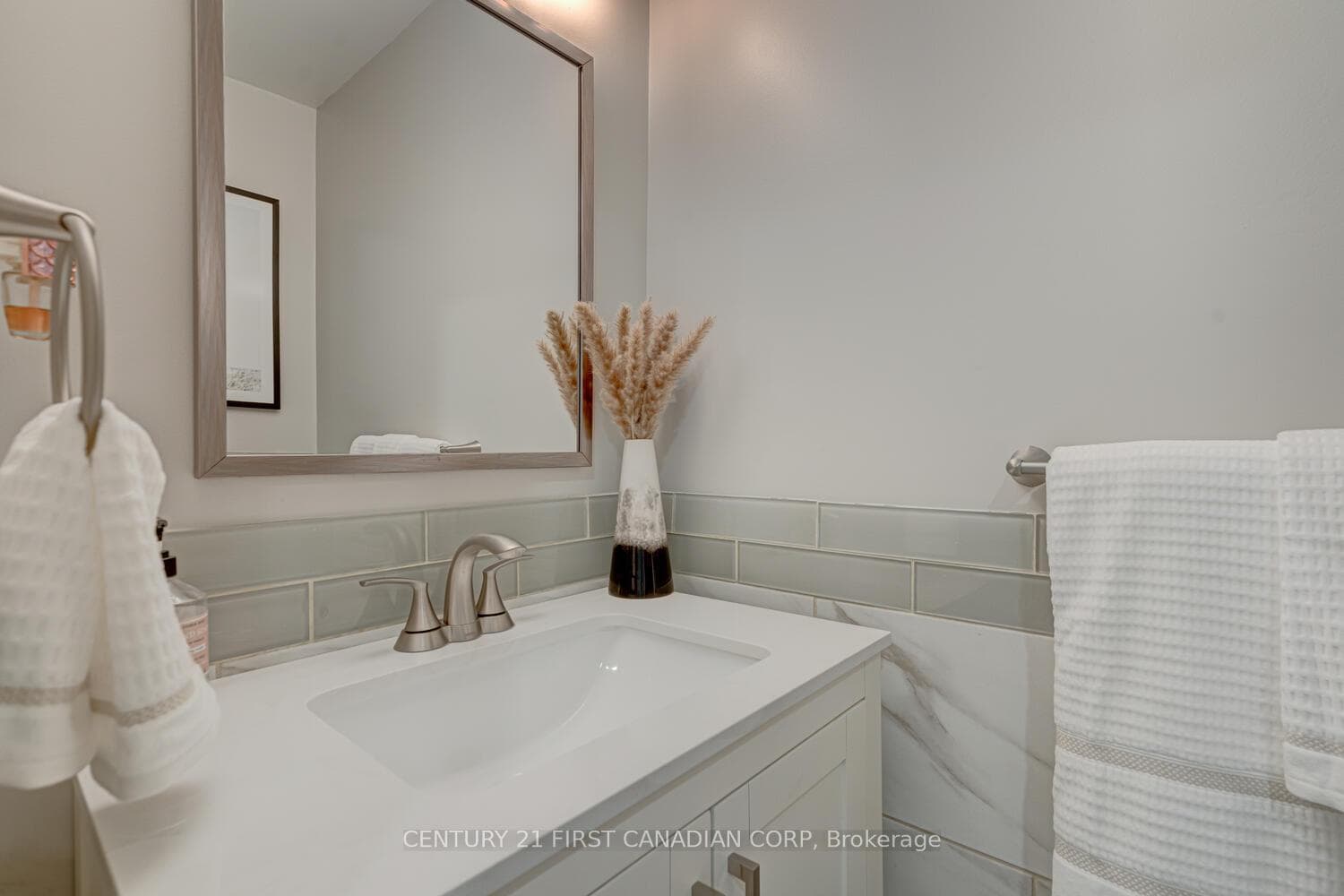107 Chancton Crescent photo 5