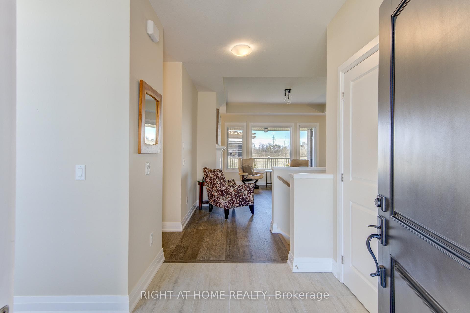 2043 LOCKWOOD Crescent photo 5