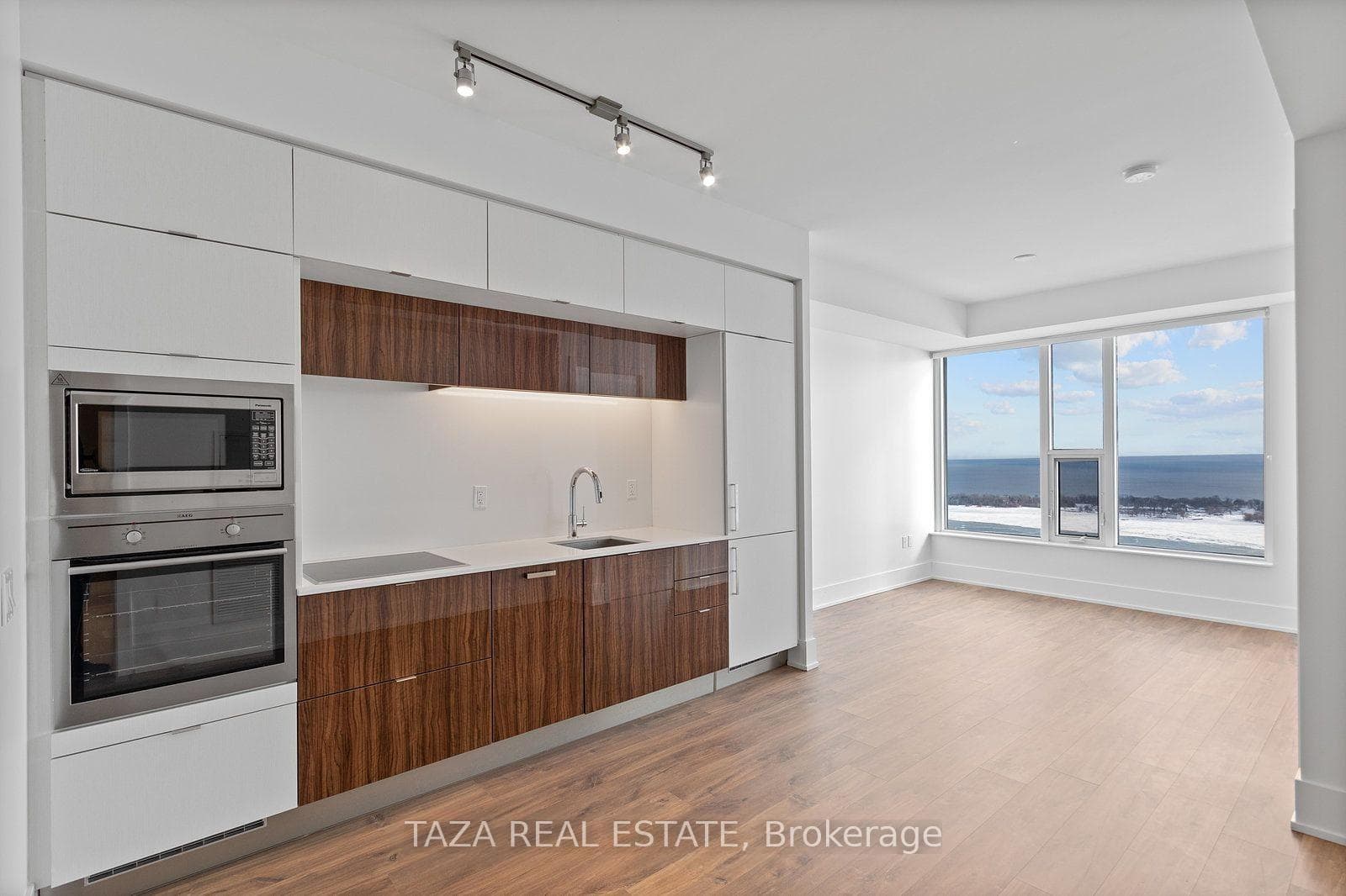 10 York Street Unit 3606 photo 9