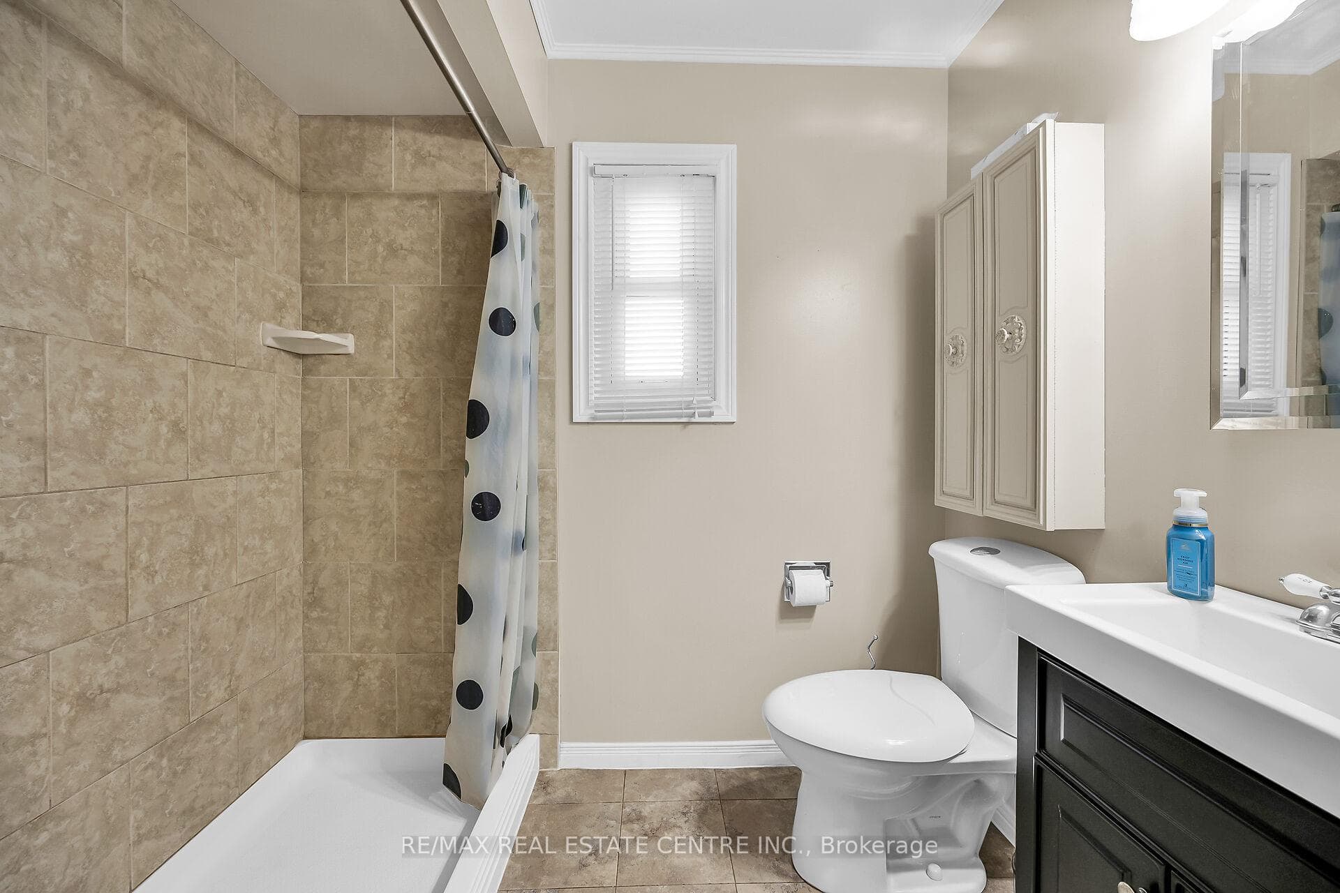 894 Garth Street photo 17