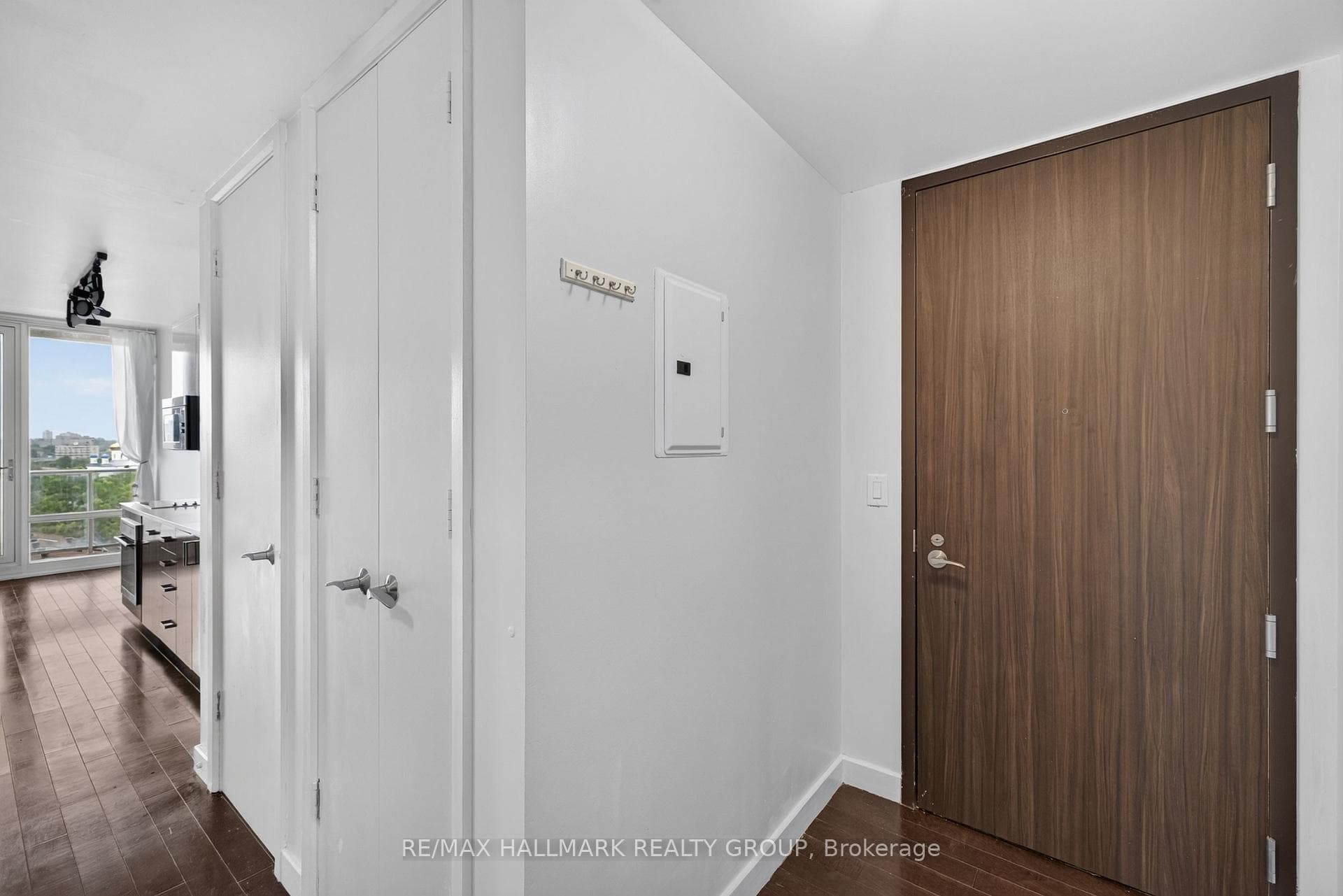 201 Parkdale Avenue Unit 807 photo 5