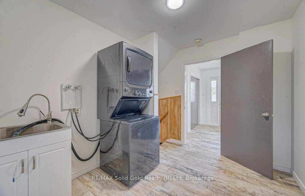 79 Woodhaven Road photo 32
