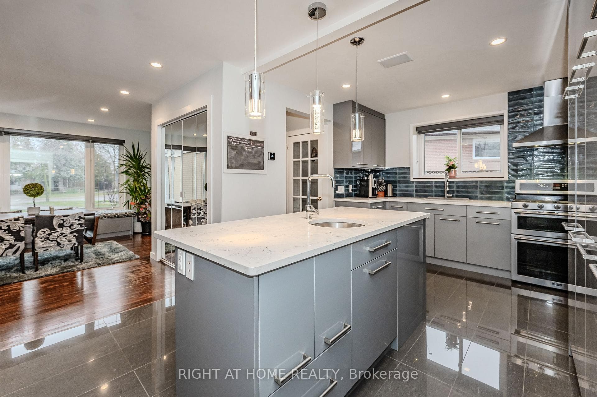 557 Boismere Court photo 9