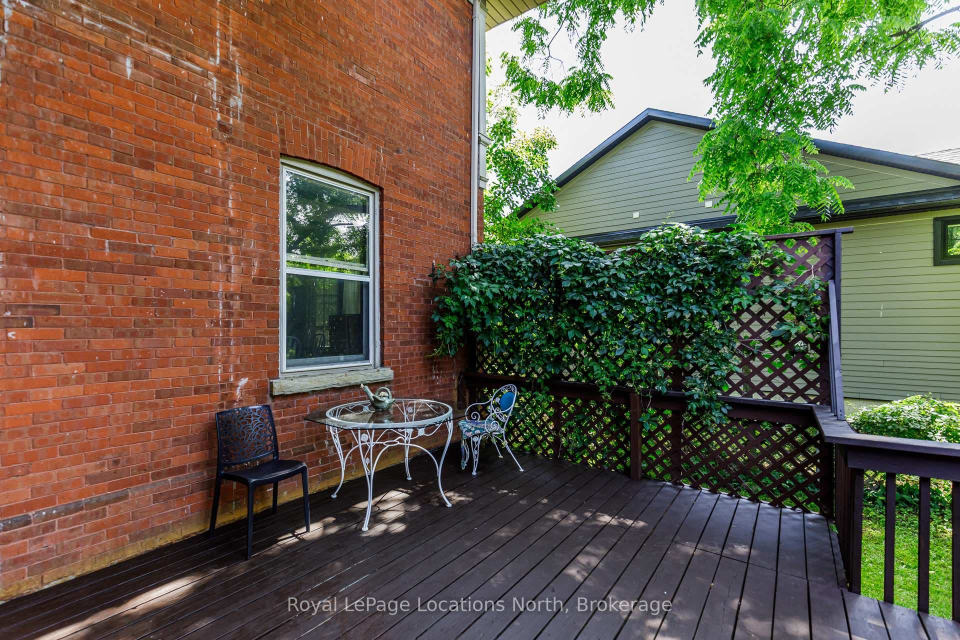 Side yard patio