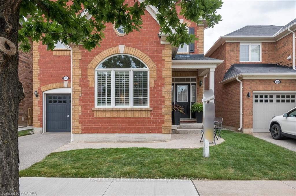 907 VICKERMAN Way photo 35
