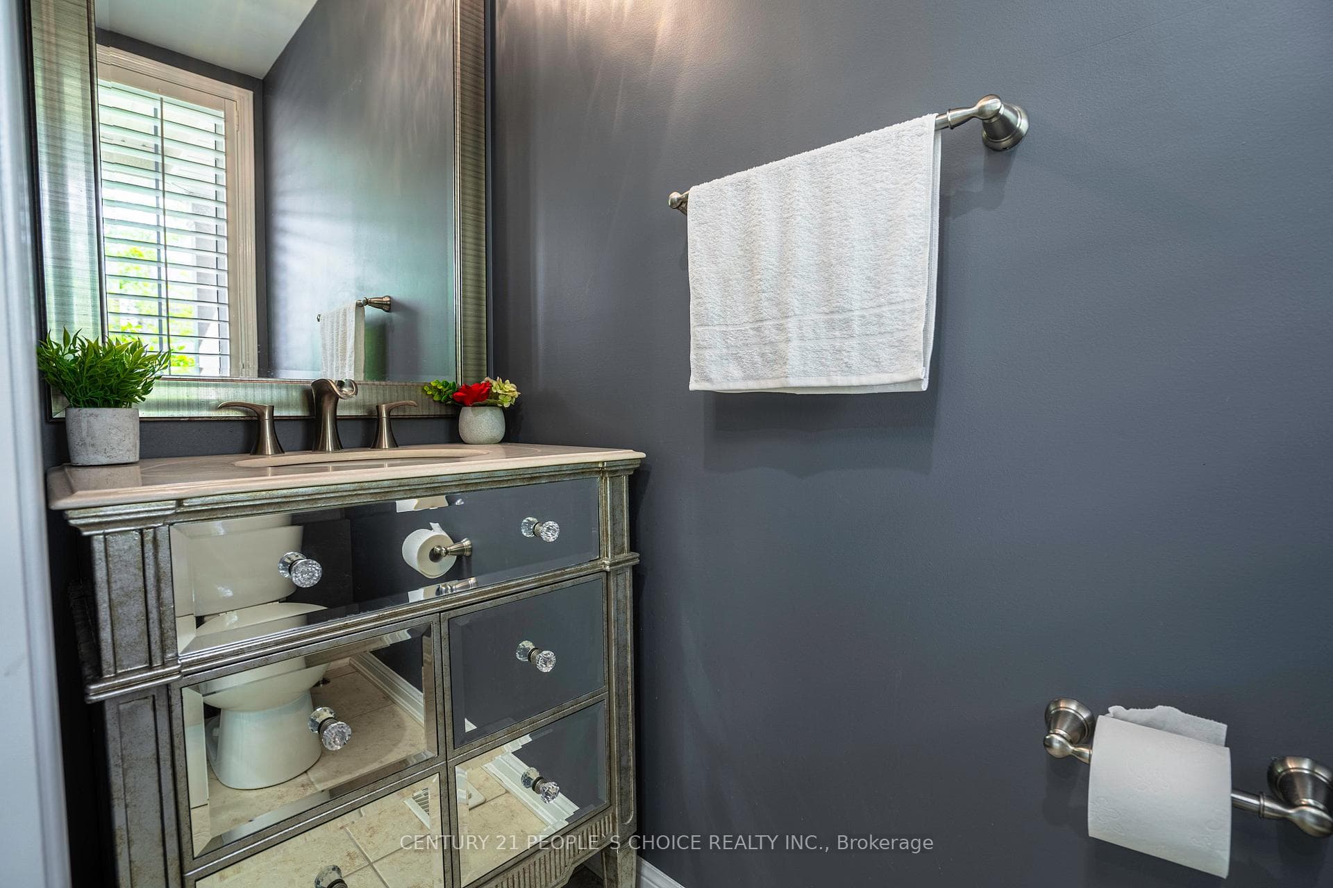 1821 Parkhurst Crescent photo 34