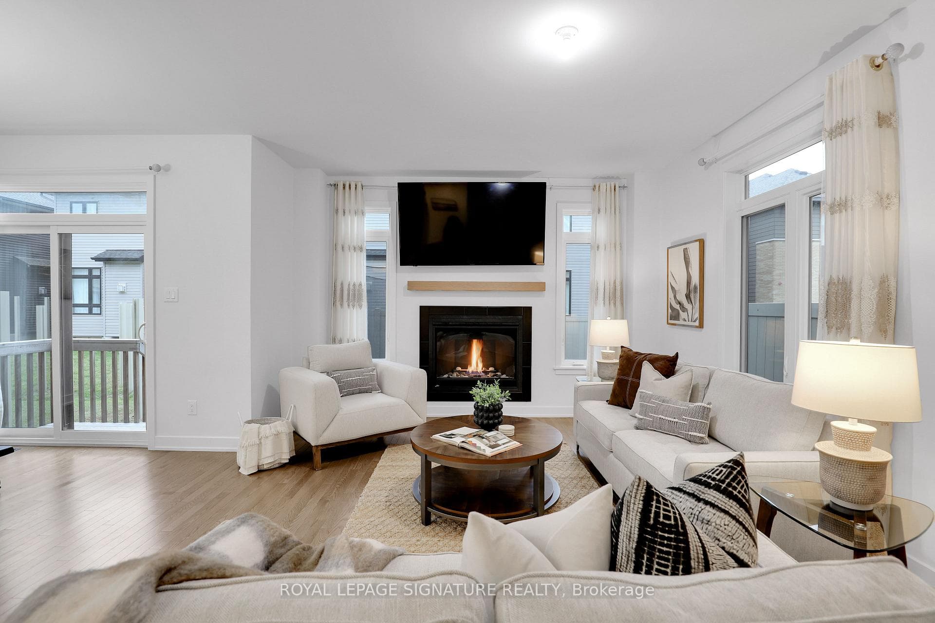 1041 Hydrangea Avenue photo 8