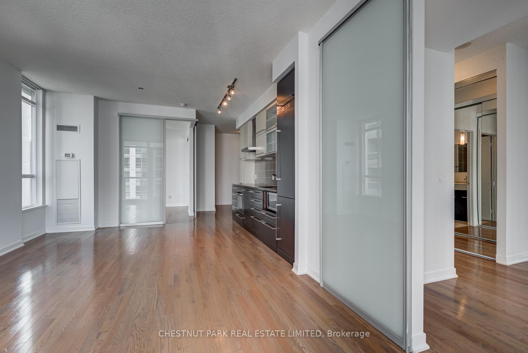 770 Bay Street Unit 1106 photo 7